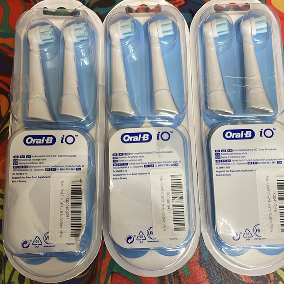 Oral B iO Gentle Care Replacement Toothbrush Heads. Three- 4 Packs. - Picture 4 of 7